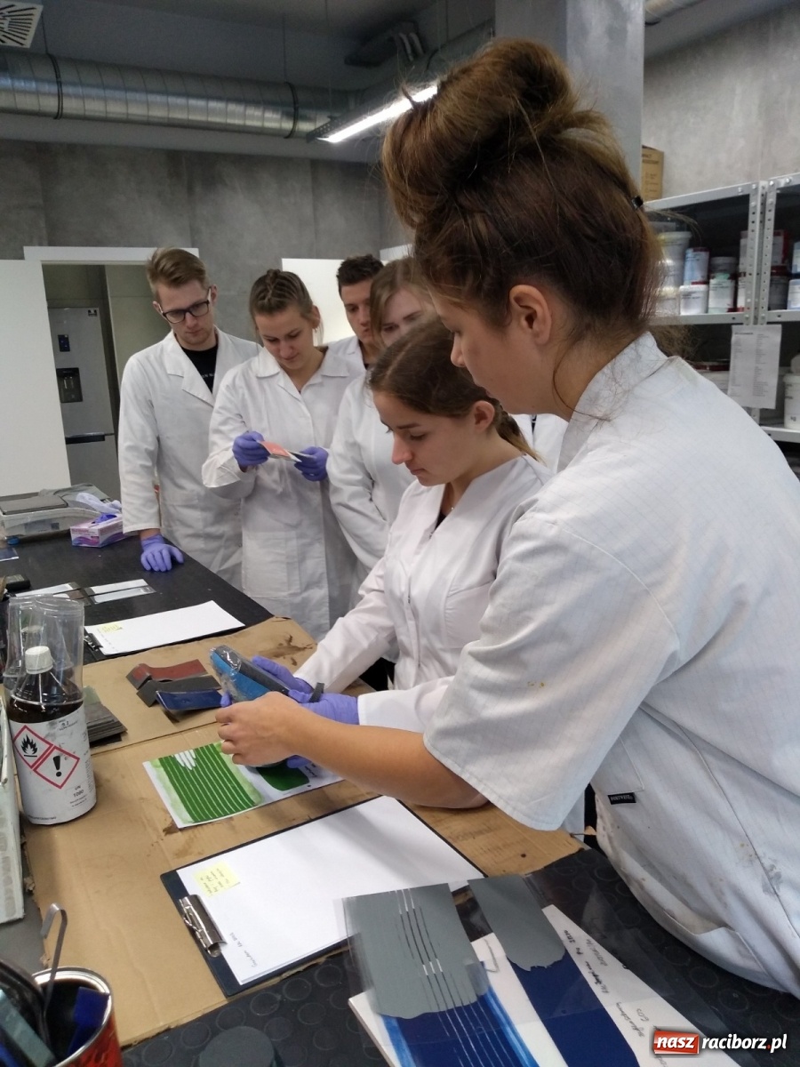 Zdjęcie w galerii na portalu naszraciborz.pl: Chemicy z Raciborza z wizytą w firmie Chemika wiadomości z regionu