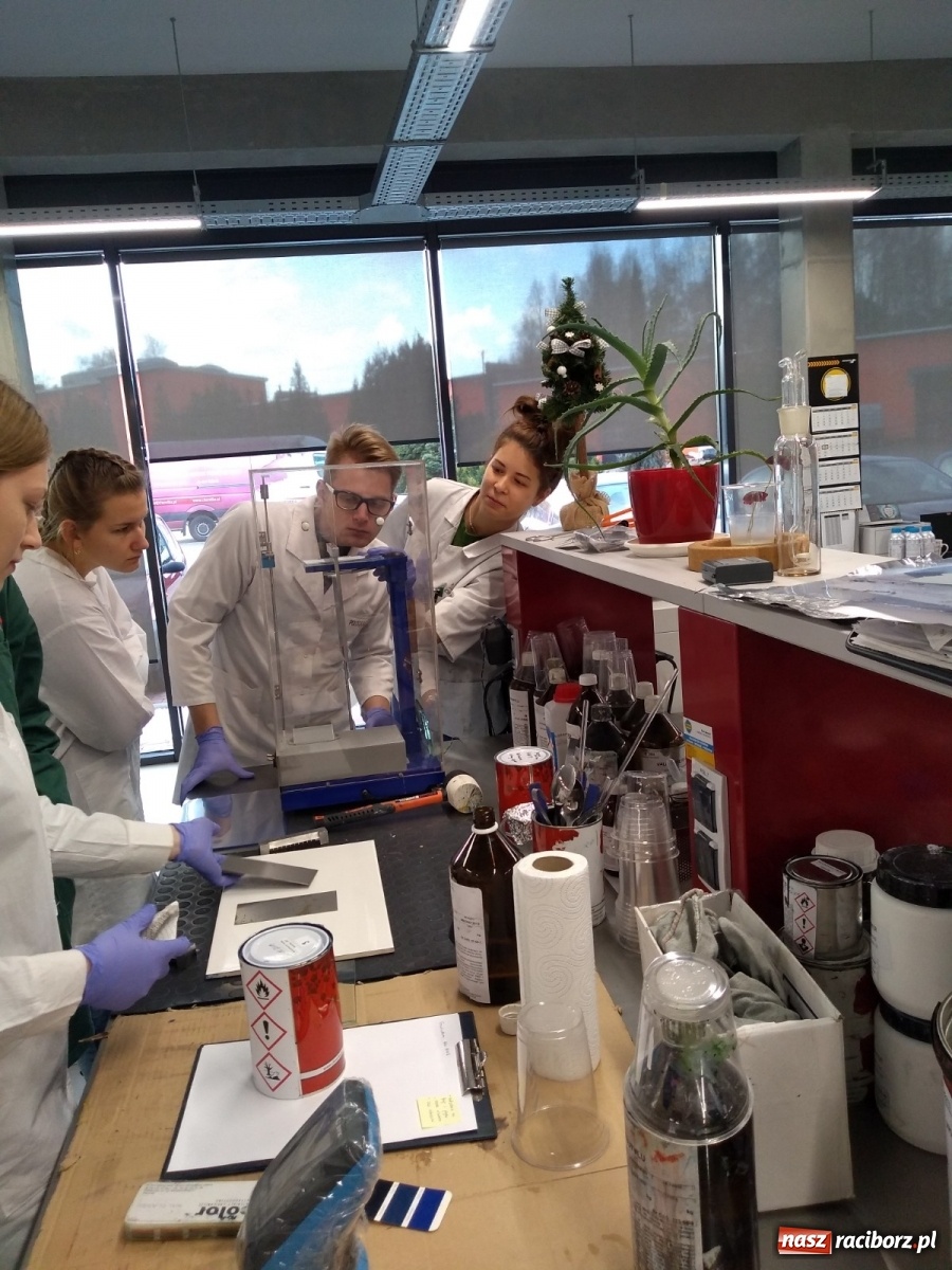 Zdjęcie w galerii na portalu naszraciborz.pl: Chemicy z Raciborza z wizytą w firmie Chemika wiadomości z regionu