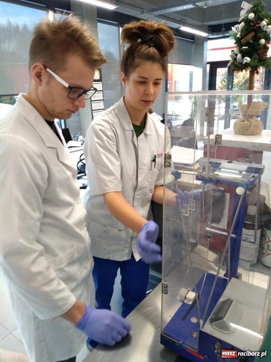 Zdjęcie w galerii na portalu naszraciborz.pl: Chemicy z Raciborza z wizytą w firmie Chemika wiadomości z regionu