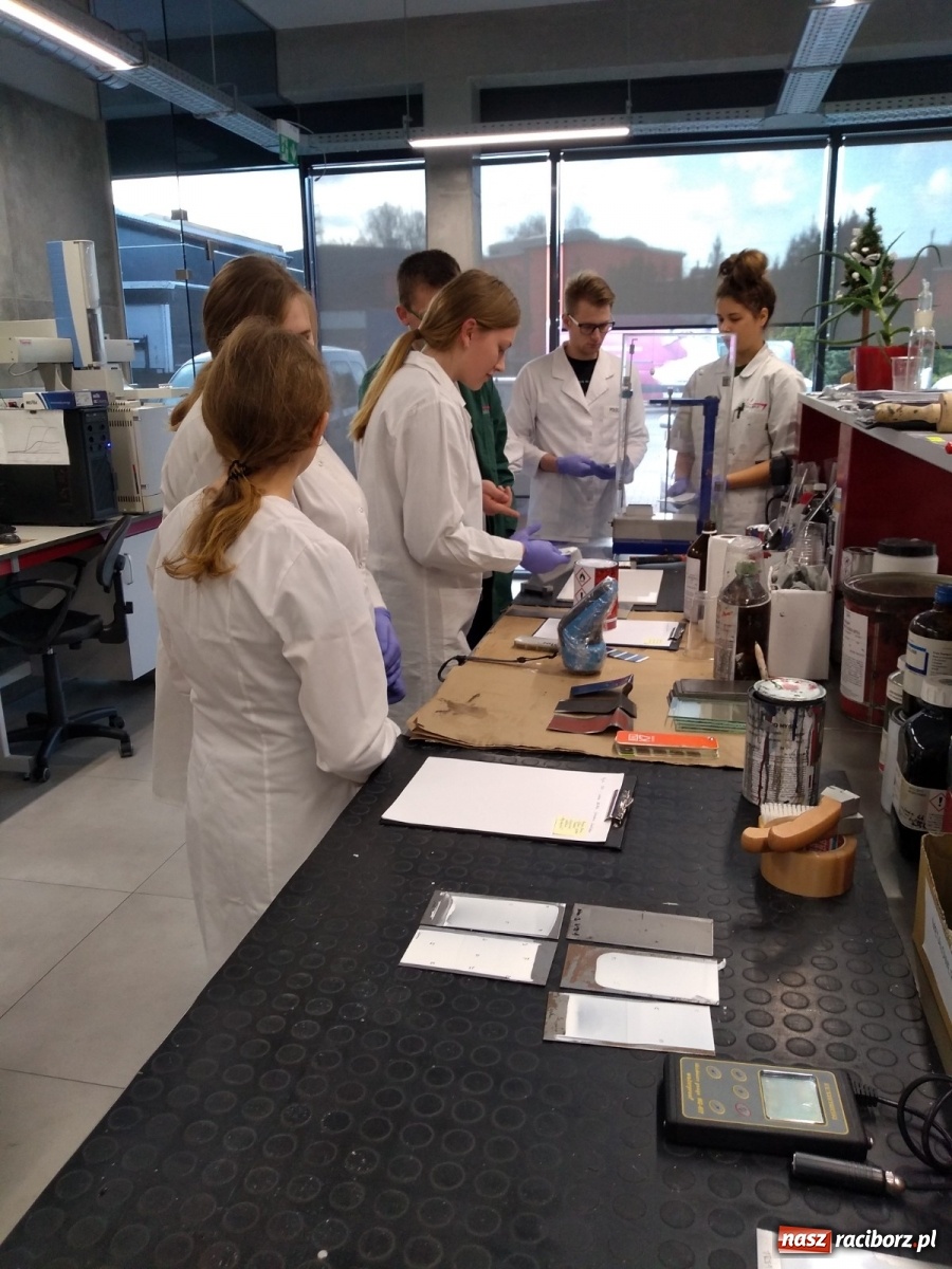 Zdjęcie w galerii na portalu naszraciborz.pl: Chemicy z Raciborza z wizytą w firmie Chemika wiadomości z regionu