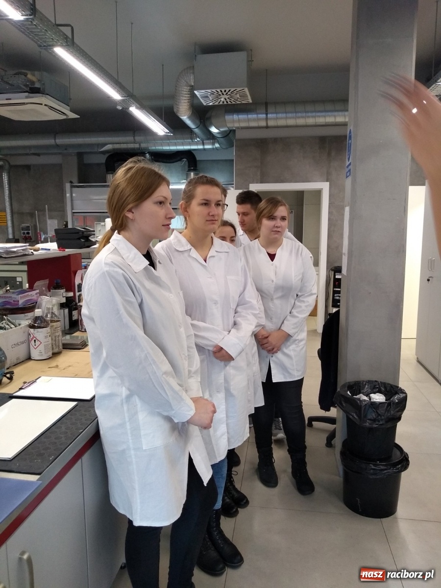 Zdjęcie w galerii na portalu naszraciborz.pl: Chemicy z Raciborza z wizytą w firmie Chemika wiadomości z regionu