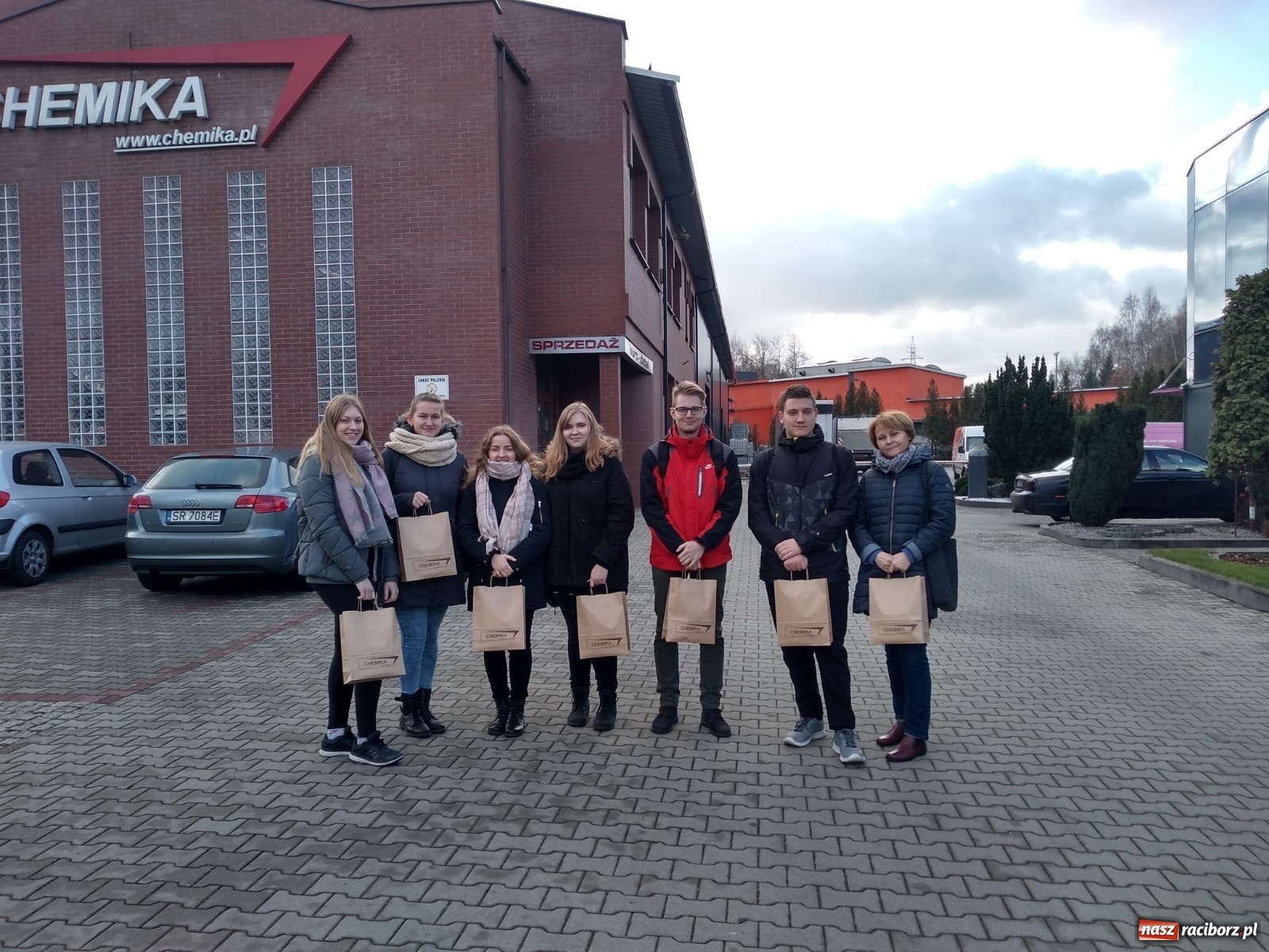 Zdjęcie w galerii na portalu naszraciborz.pl: Chemicy z Raciborza z wizytą w firmie Chemika wiadomości z regionu