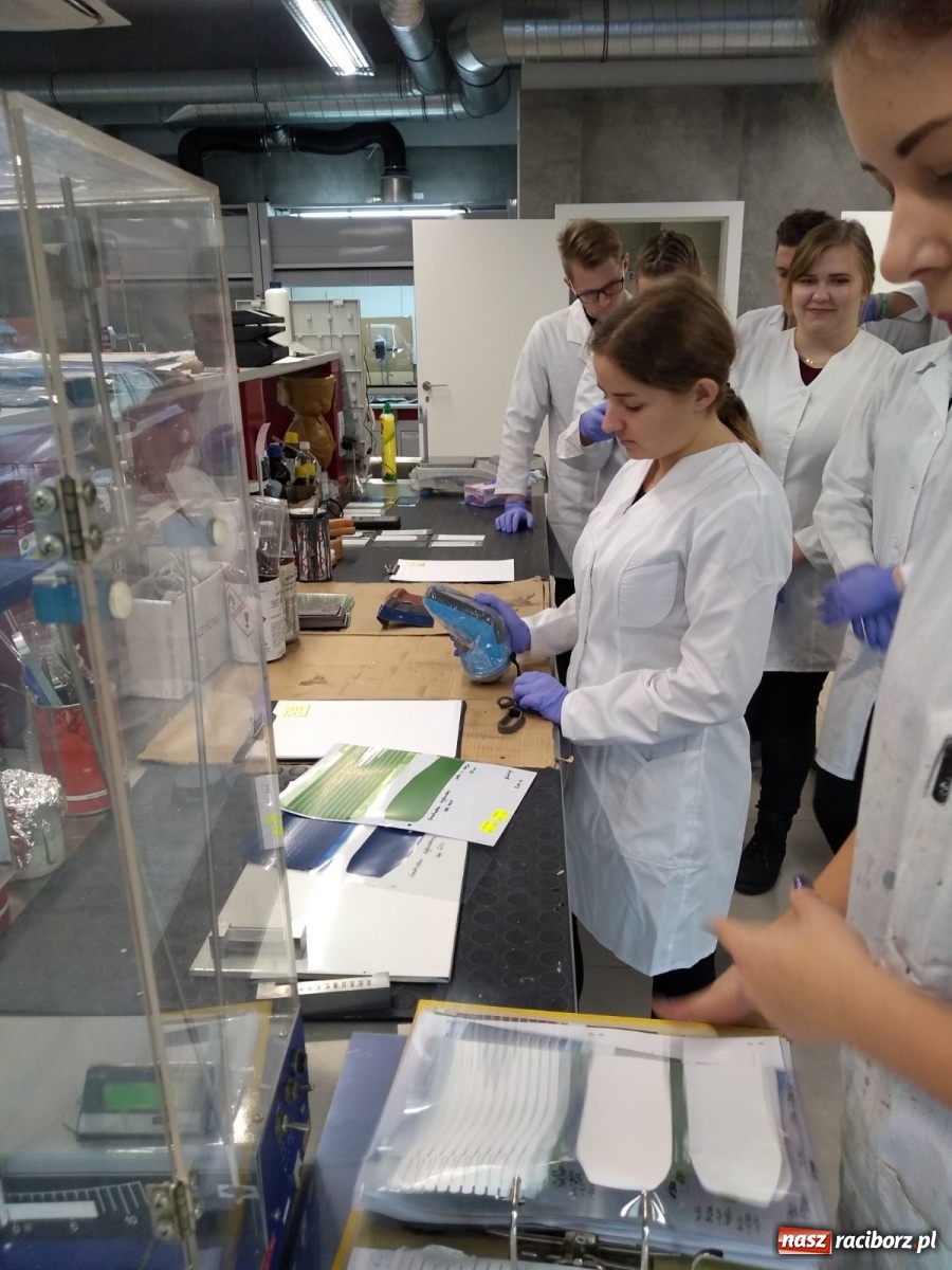 Zdjęcie w galerii na portalu naszraciborz.pl: Chemicy z Raciborza z wizytą w firmie Chemika wiadomości z regionu