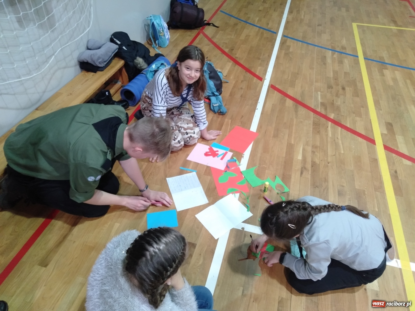 Zdjęcie w galerii na portalu naszraciborz.pl: Harcerze z Raciborza wyruszyli po Światło, które daje moc wiadomości z regionu