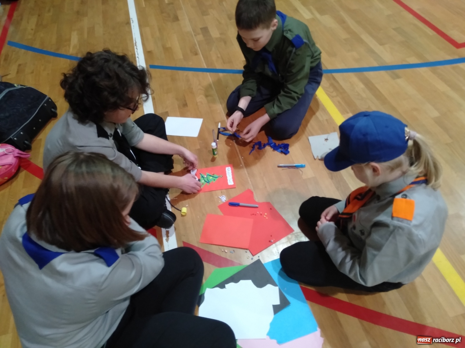 Zdjęcie w galerii na portalu naszraciborz.pl: Harcerze z Raciborza wyruszyli po Światło, które daje moc wiadomości z regionu