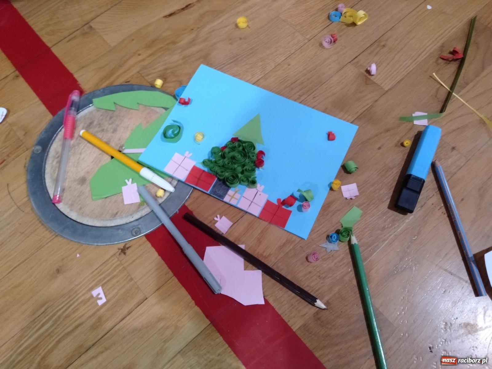 Zdjęcie w galerii na portalu naszraciborz.pl: Harcerze z Raciborza wyruszyli po Światło, które daje moc wiadomości z regionu