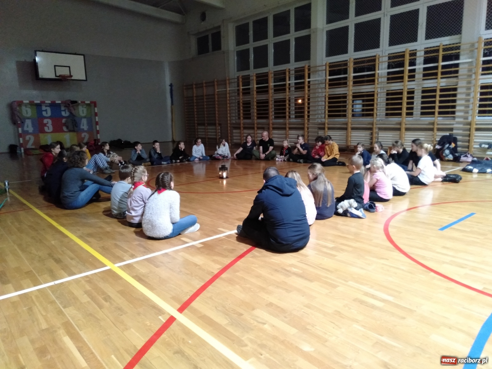 Zdjęcie w galerii na portalu naszraciborz.pl: Harcerze z Raciborza wyruszyli po Światło, które daje moc wiadomości z regionu