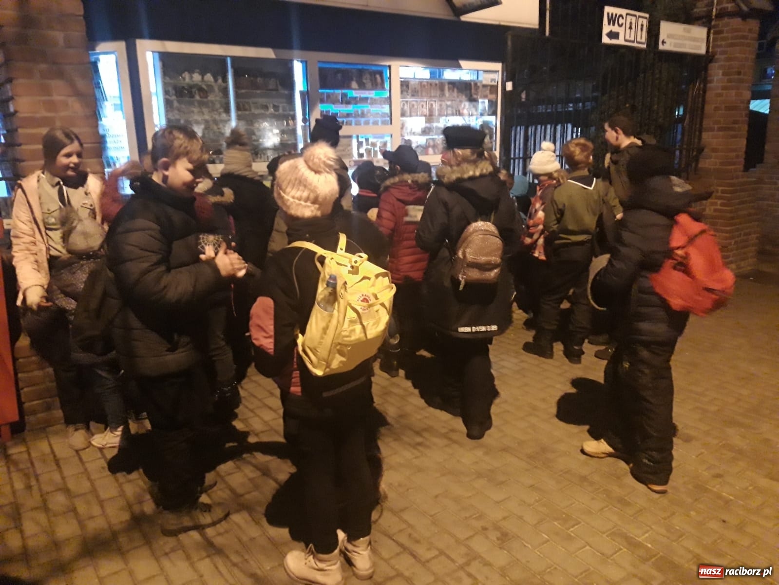 Zdjęcie w galerii na portalu naszraciborz.pl: Harcerze z Raciborza wyruszyli po Światło, które daje moc wiadomości z regionu