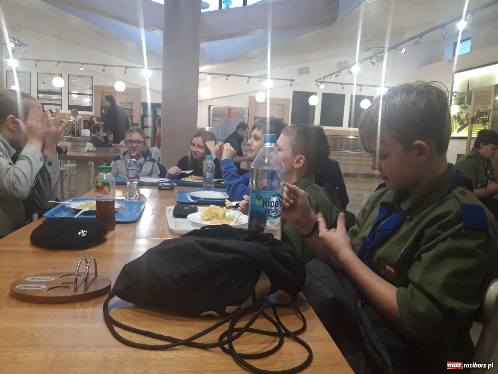 Zdjęcie w galerii na portalu naszraciborz.pl: Harcerze z Raciborza wyruszyli po Światło, które daje moc wiadomości z regionu