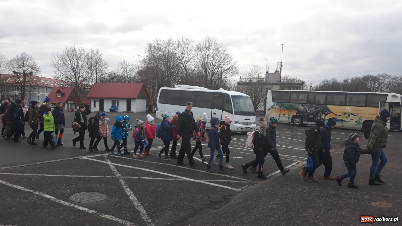 Zdjęcie w galerii na portalu naszraciborz.pl: Harcerze z Raciborza wyruszyli po Światło, które daje moc wiadomości z regionu