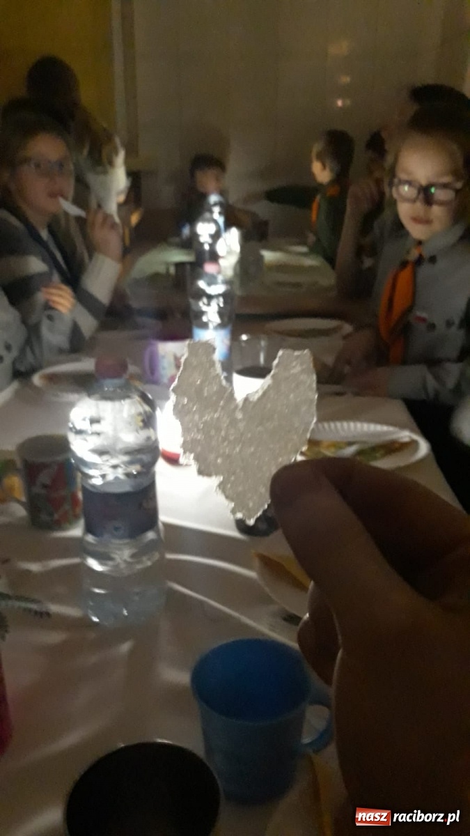 Zdjęcie w galerii na portalu naszraciborz.pl: Harcerze z Raciborza wyruszyli po Światło, które daje moc wiadomości z regionu