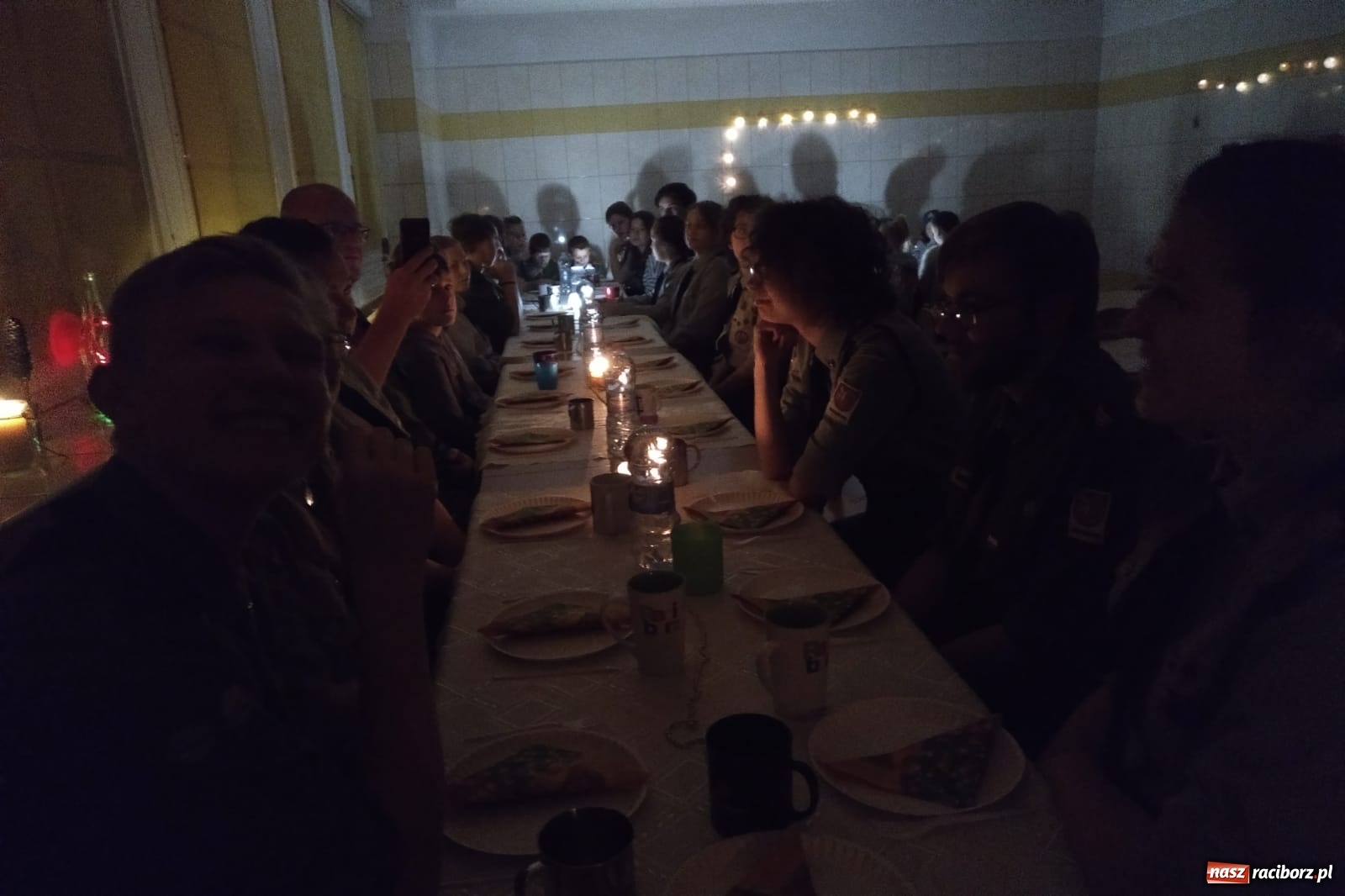 Zdjęcie w galerii na portalu naszraciborz.pl: Harcerze z Raciborza wyruszyli po Światło, które daje moc wiadomości z regionu