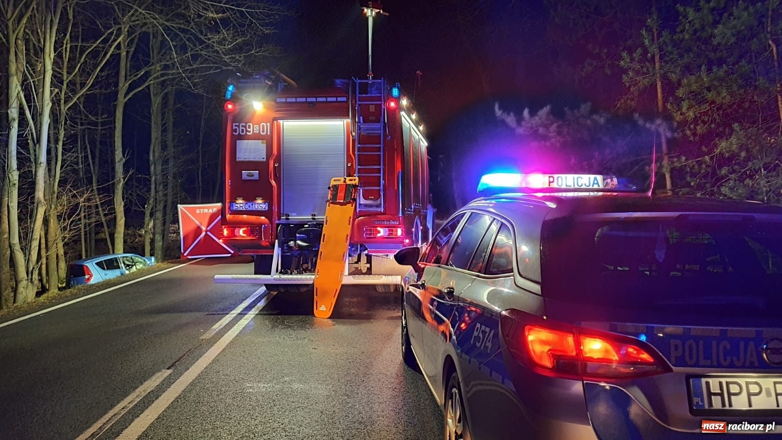 Zdjęcie w galerii na portalu naszraciborz.pl: Tragedia pod Rudą Kozielską. Dachowanie za Miedonią. Komunikat policji  wiadomości z regionu