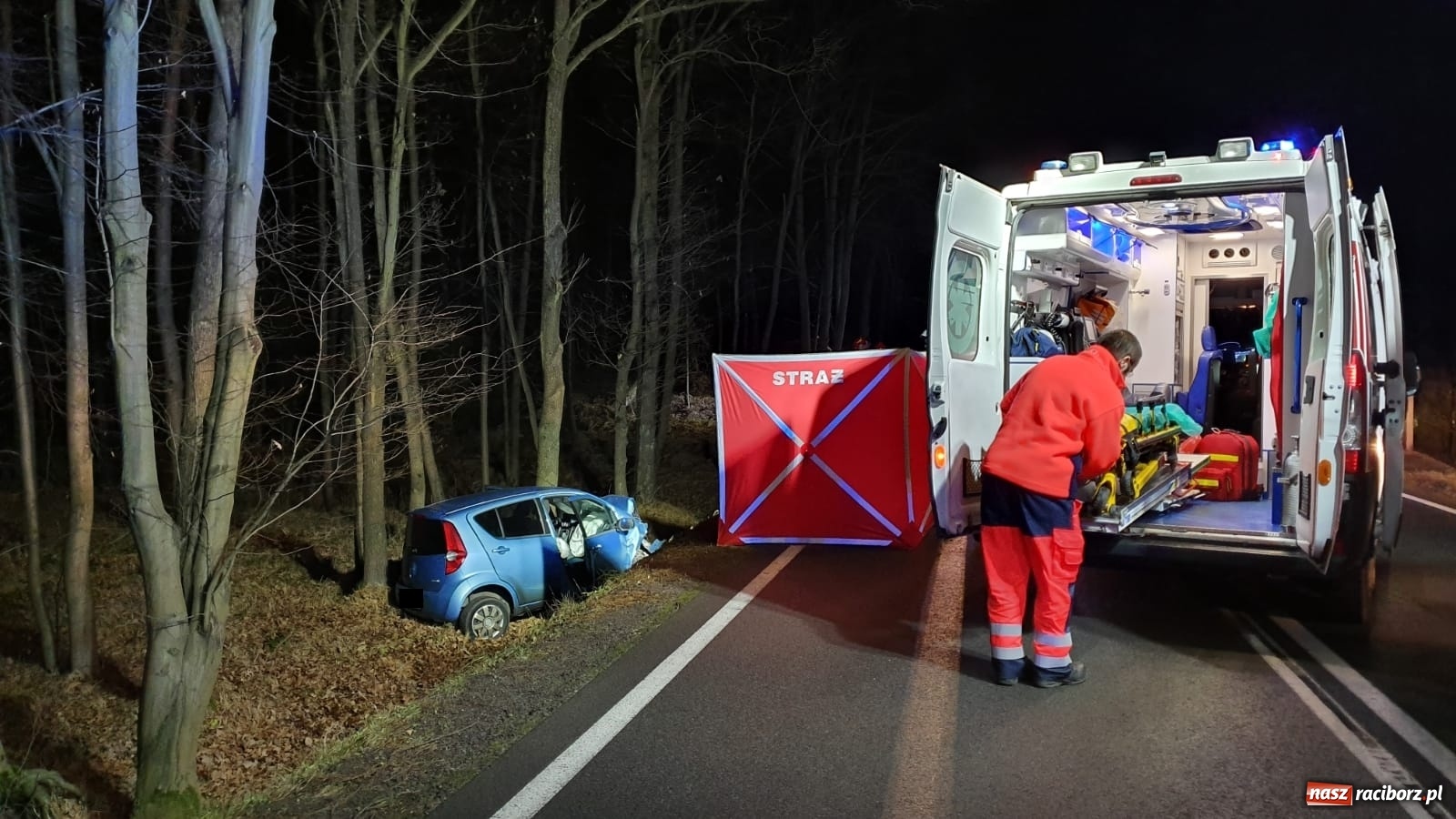 Zdjęcie w galerii na portalu naszraciborz.pl: Tragedia pod Rudą Kozielską. Dachowanie za Miedonią. Komunikat policji  wiadomości z regionu