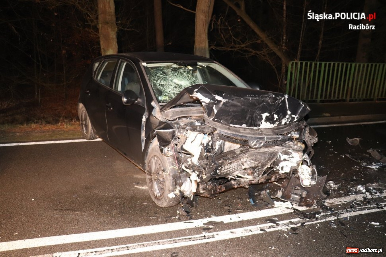 Zdjęcie w galerii na portalu naszraciborz.pl: Tragedia pod Rudą Kozielską. Dachowanie za Miedonią. Komunikat policji  wiadomości z regionu