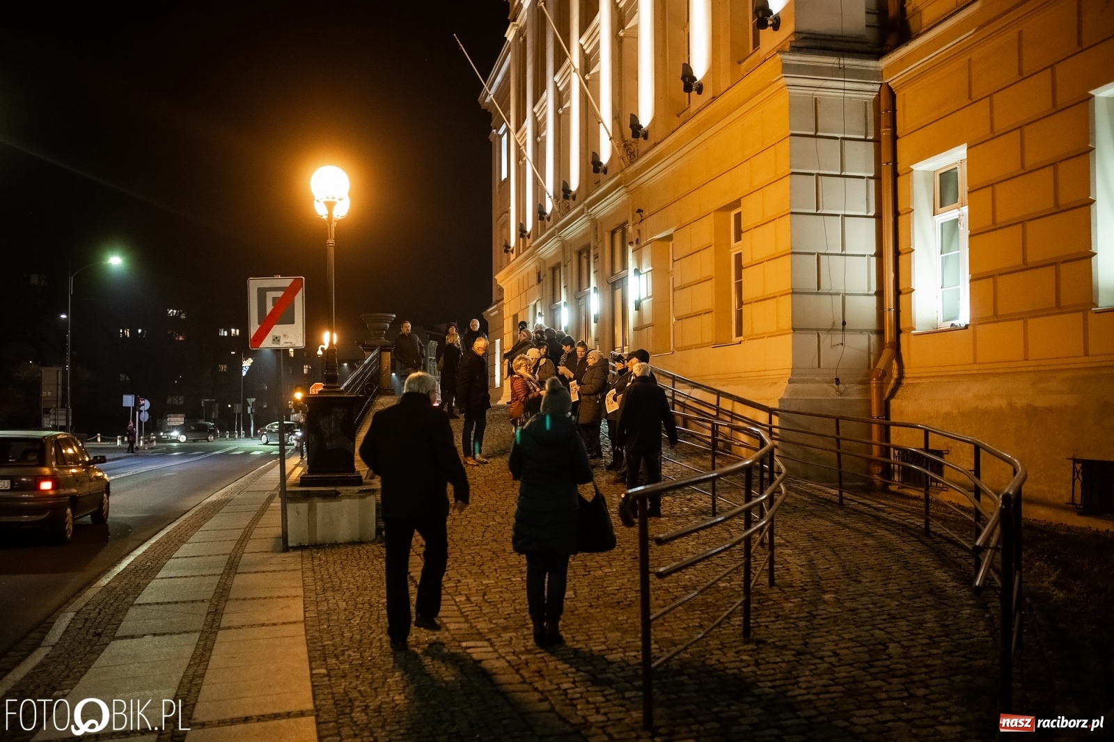 Zdjęcie w galerii na portalu naszraciborz.pl: Dziś Sędziowie – jutro Ty! Protest pod raciborskim sądem [FOTO i WIDEO] wiadomości z regionu