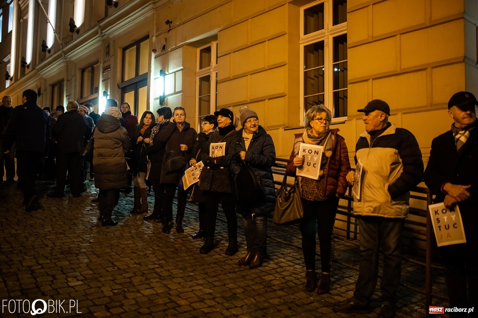 Zdjęcie w galerii na portalu naszraciborz.pl: Dziś Sędziowie – jutro Ty! Protest pod raciborskim sądem [FOTO i WIDEO] wiadomości z regionu