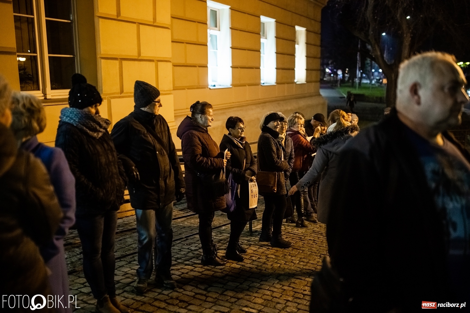 Zdjęcie w galerii na portalu naszraciborz.pl: Dziś Sędziowie – jutro Ty! Protest pod raciborskim sądem [FOTO i WIDEO] wiadomości z regionu