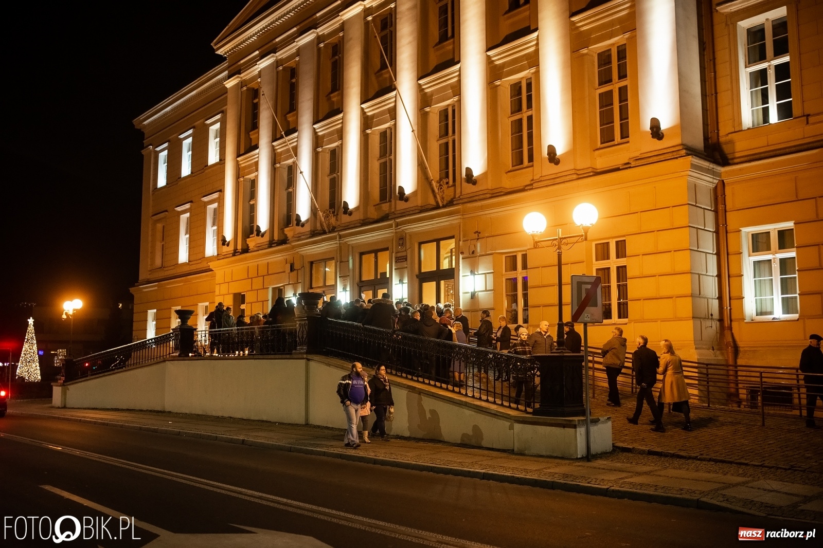 Zdjęcie w galerii na portalu naszraciborz.pl: Dziś Sędziowie – jutro Ty! Protest pod raciborskim sądem [FOTO i WIDEO] wiadomości z regionu