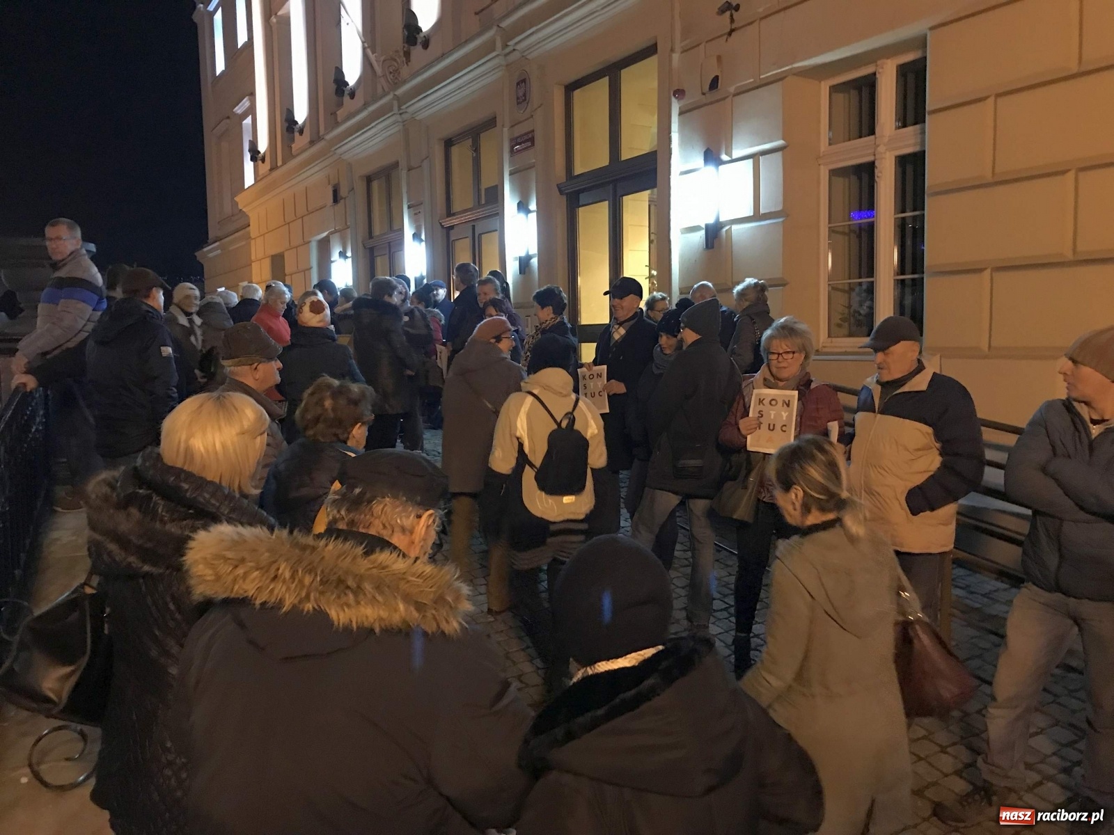 Zdjęcie w galerii na portalu naszraciborz.pl: Dziś Sędziowie – jutro Ty! Protest pod raciborskim sądem [FOTO i WIDEO] wiadomości z regionu