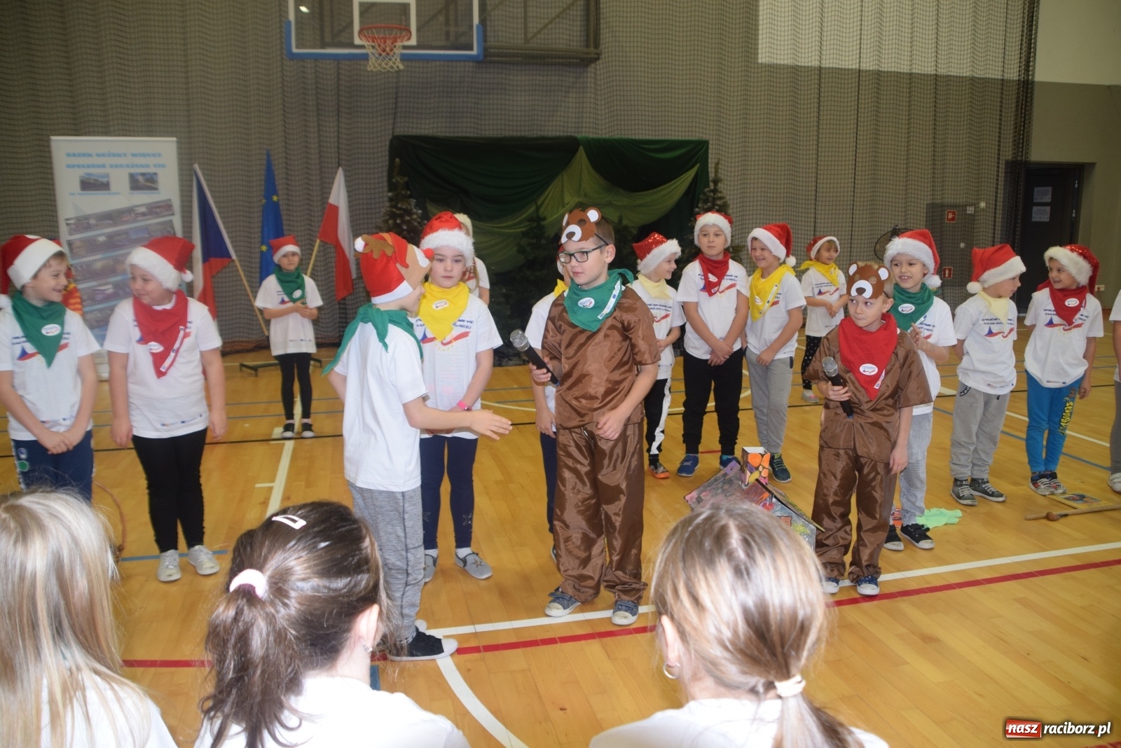 Zdjęcie w galerii na portalu naszraciborz.pl: Mikołajem zostań Ty. Spotkanie uczniów z Polski i Czech wiadomości z regionu