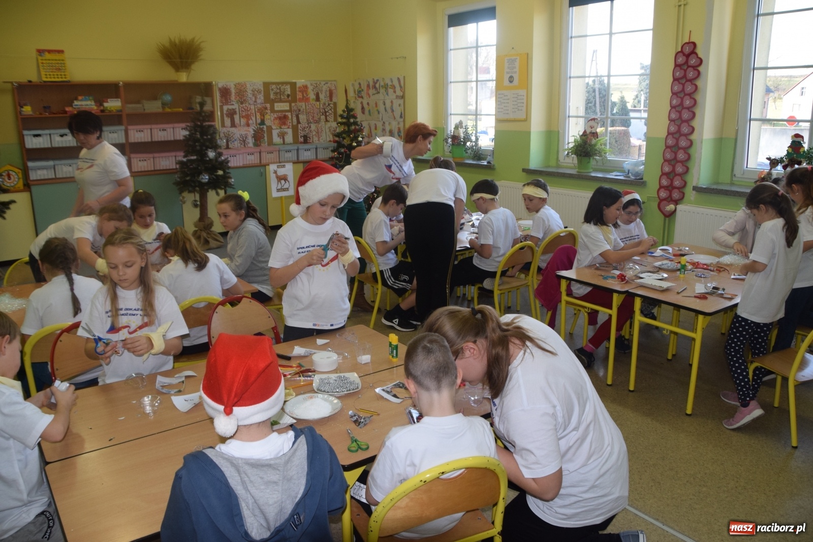 Zdjęcie w galerii na portalu naszraciborz.pl: Mikołajem zostań Ty. Spotkanie uczniów z Polski i Czech wiadomości z regionu