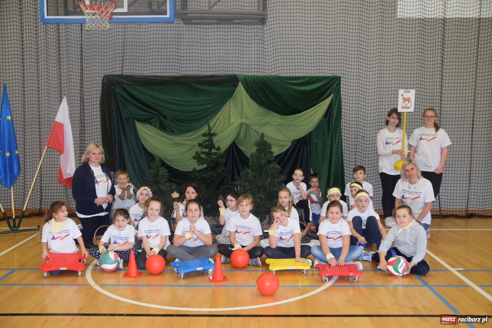 Zdjęcie w galerii na portalu naszraciborz.pl: Mikołajem zostań Ty. Spotkanie uczniów z Polski i Czech wiadomości z regionu