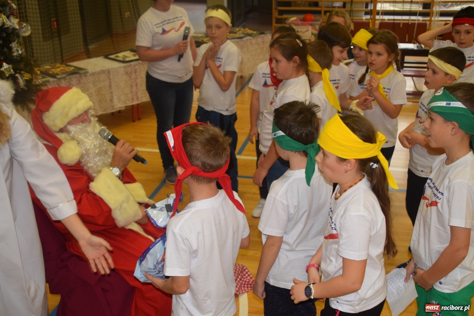 Zdjęcie w galerii na portalu naszraciborz.pl: Mikołajem zostań Ty. Spotkanie uczniów z Polski i Czech wiadomości z regionu