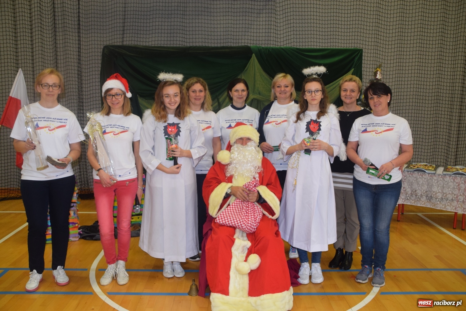 Zdjęcie w galerii na portalu naszraciborz.pl: Mikołajem zostań Ty. Spotkanie uczniów z Polski i Czech wiadomości z regionu