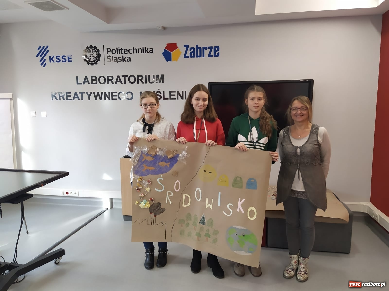 Zdjęcie w galerii na portalu naszraciborz.pl: Uczniowie kuźniańskiej podstawówki w projekcie Politechniki Śląskiej wiadomości z regionu