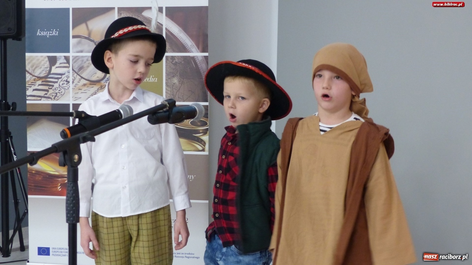 Zdjęcie w galerii na portalu naszraciborz.pl: Przedszkolacy kolędowali w raciborskiej książnicy [FOTO] wiadomości z regionu