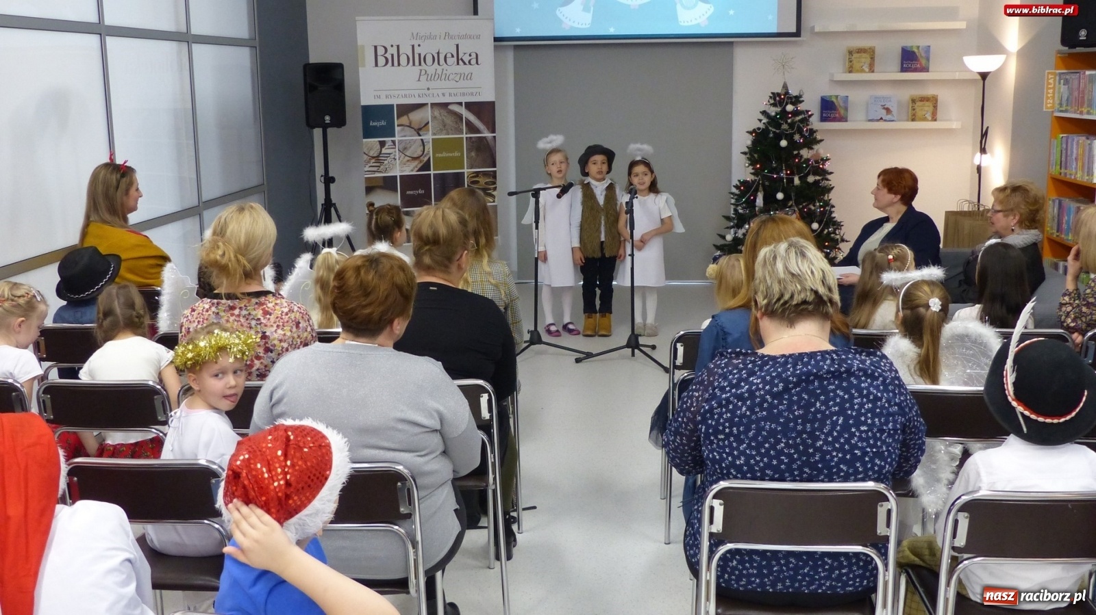 Zdjęcie w galerii na portalu naszraciborz.pl: Przedszkolacy kolędowali w raciborskiej książnicy [FOTO] wiadomości z regionu