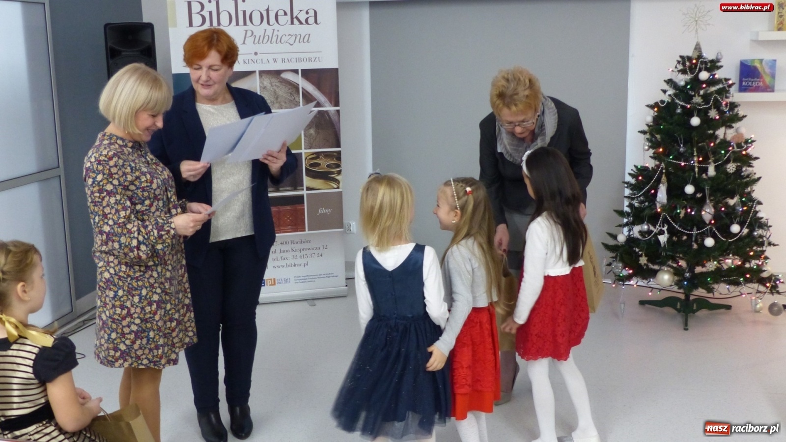 Zdjęcie w galerii na portalu naszraciborz.pl: Przedszkolacy kolędowali w raciborskiej książnicy [FOTO] wiadomości z regionu
