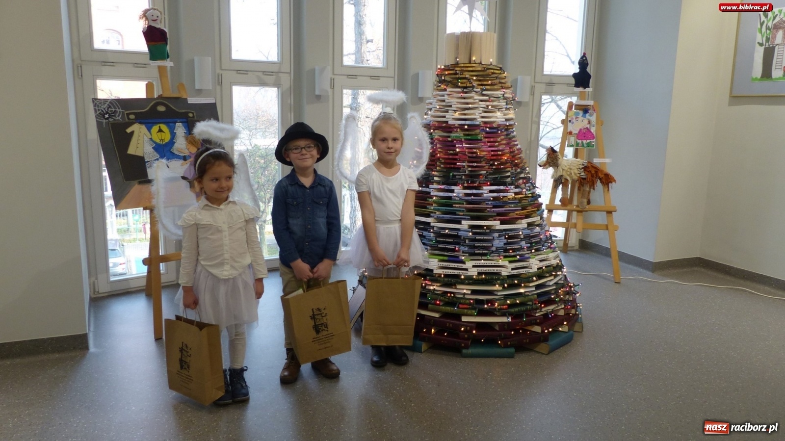 Zdjęcie w galerii na portalu naszraciborz.pl: Przedszkolacy kolędowali w raciborskiej książnicy [FOTO] wiadomości z regionu
