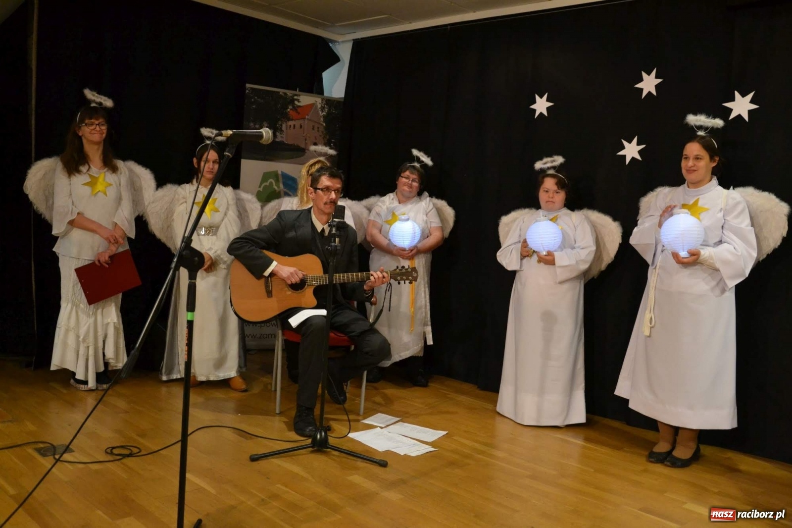 Zdjęcie w galerii na portalu naszraciborz.pl: Stowarzyszenie DOM świąteczne na zamku [FOTO i WIDEO] wiadomości z regionu