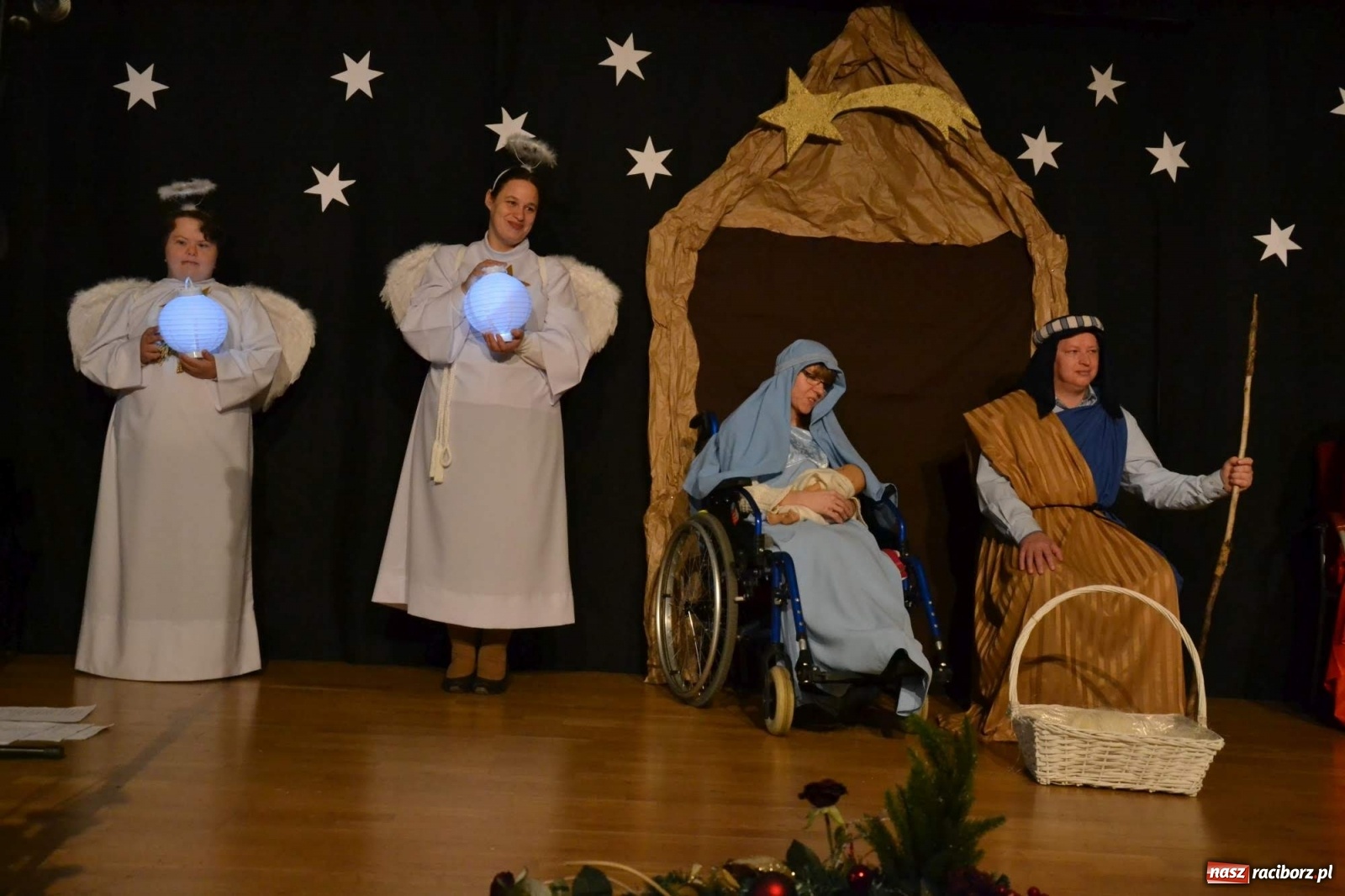 Zdjęcie w galerii na portalu naszraciborz.pl: Stowarzyszenie DOM świąteczne na zamku [FOTO i WIDEO] wiadomości z regionu