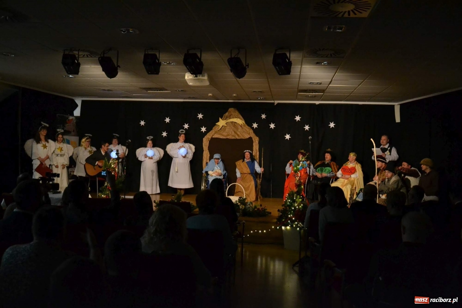 Zdjęcie w galerii na portalu naszraciborz.pl: Stowarzyszenie DOM świąteczne na zamku [FOTO i WIDEO] wiadomości z regionu