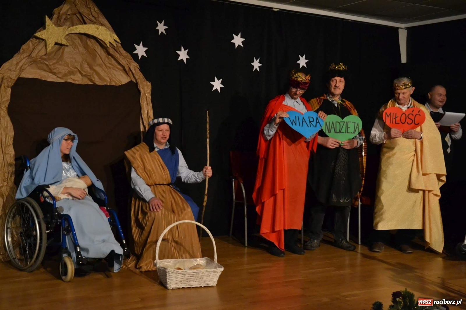 Zdjęcie w galerii na portalu naszraciborz.pl: Stowarzyszenie DOM świąteczne na zamku [FOTO i WIDEO] wiadomości z regionu