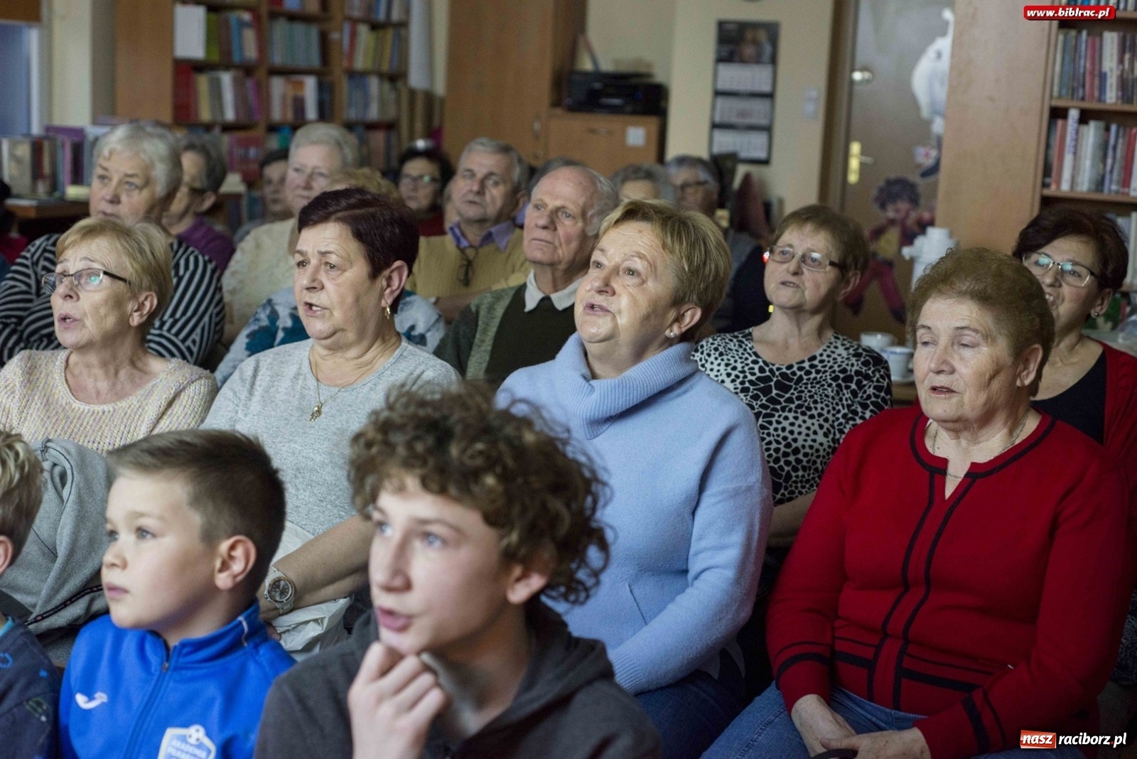 Zdjęcie w galerii na portalu naszraciborz.pl: W raciborskiej książnicy już świątecznie wiadomości z regionu