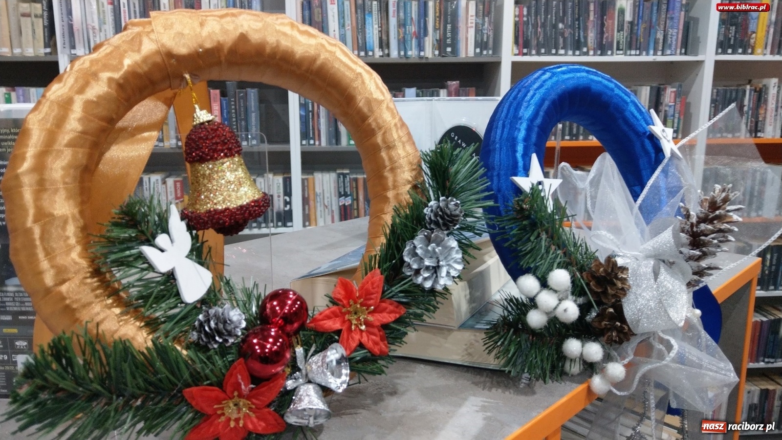 Zdjęcie w galerii na portalu naszraciborz.pl: W raciborskiej książnicy już świątecznie wiadomości z regionu