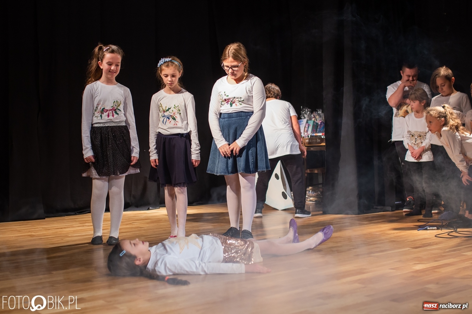 Zdjęcie w galerii na portalu naszraciborz.pl: Podsumowanie Powiatowego Konkursu Plastycznego Bombka wiadomości z regionu