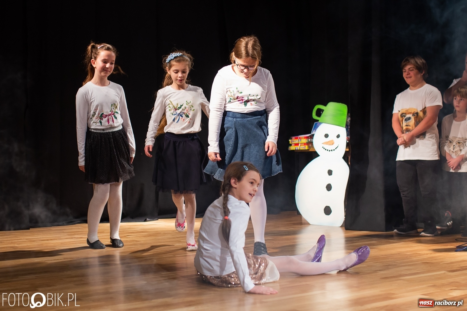 Zdjęcie w galerii na portalu naszraciborz.pl: Podsumowanie Powiatowego Konkursu Plastycznego Bombka wiadomości z regionu