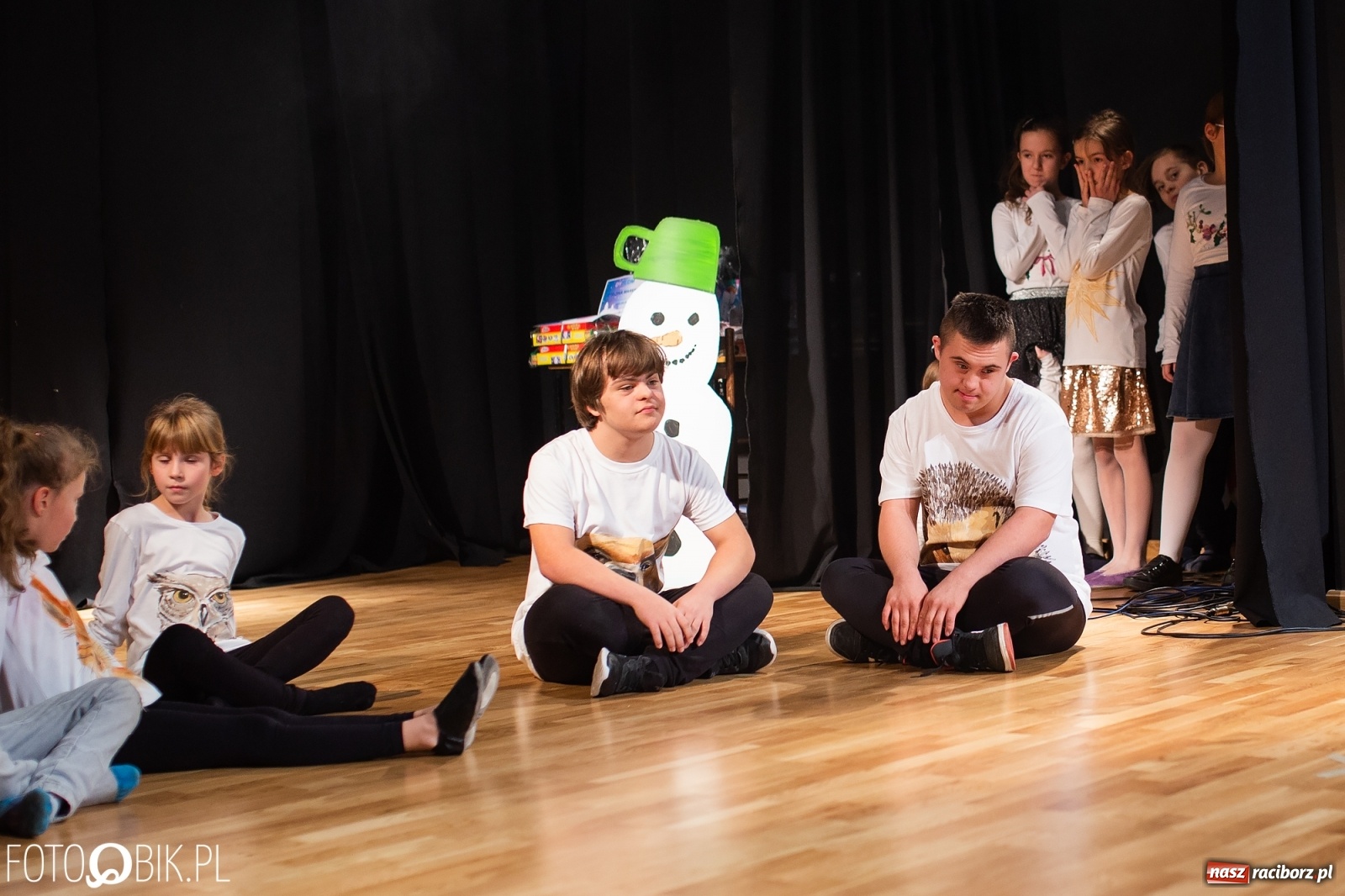 Zdjęcie w galerii na portalu naszraciborz.pl: Podsumowanie Powiatowego Konkursu Plastycznego Bombka wiadomości z regionu