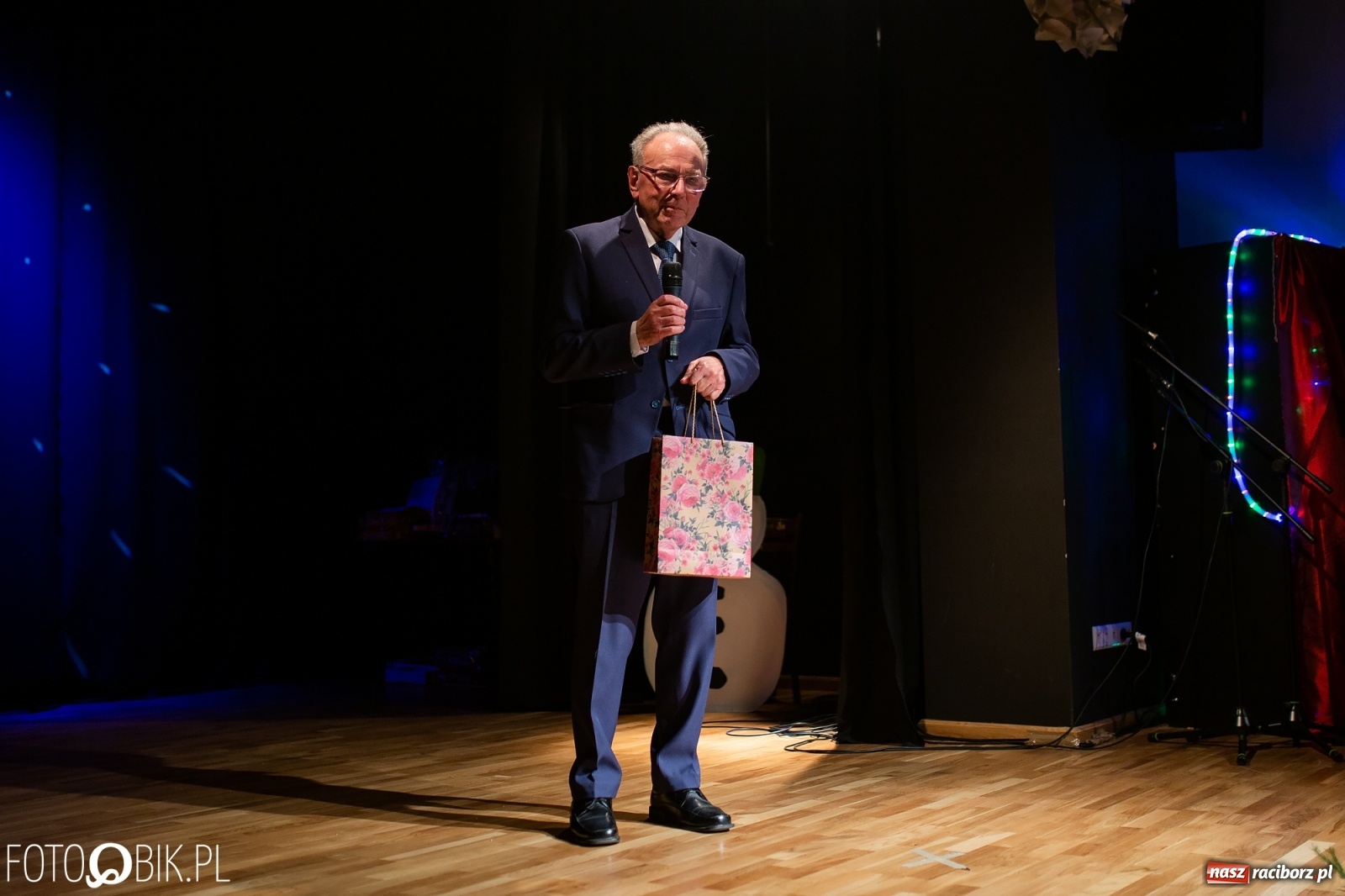 Zdjęcie w galerii na portalu naszraciborz.pl: Podsumowanie Powiatowego Konkursu Plastycznego Bombka wiadomości z regionu