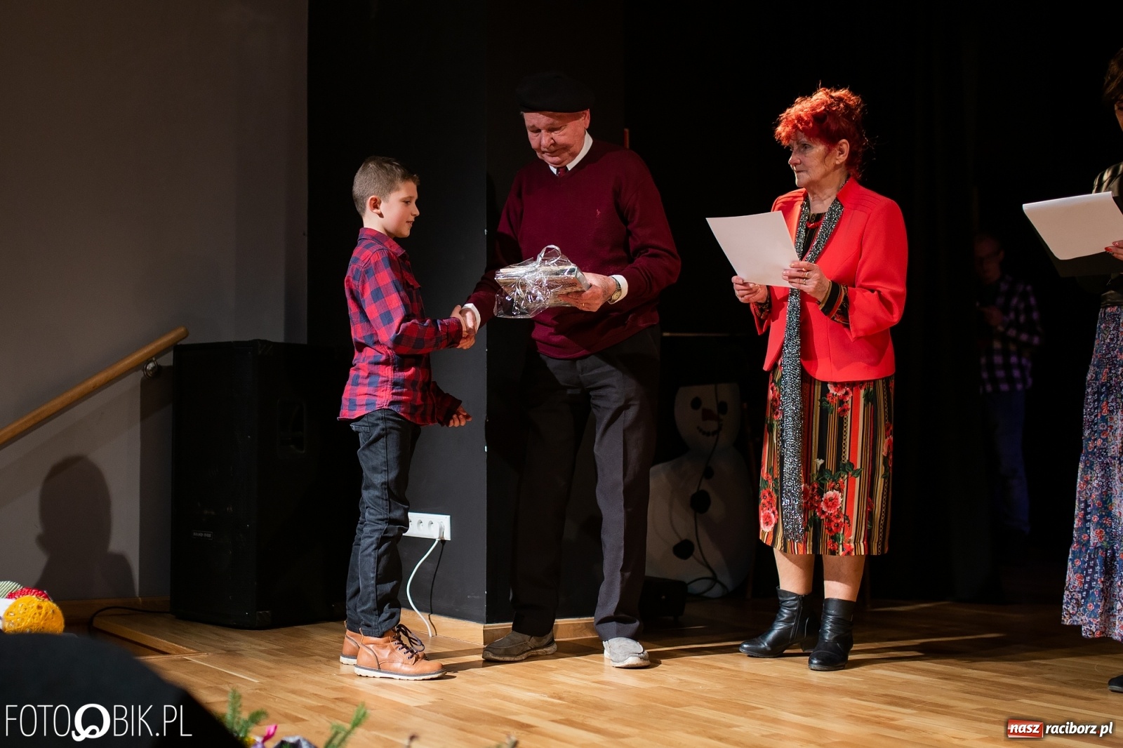 Zdjęcie w galerii na portalu naszraciborz.pl: Podsumowanie Powiatowego Konkursu Plastycznego Bombka wiadomości z regionu