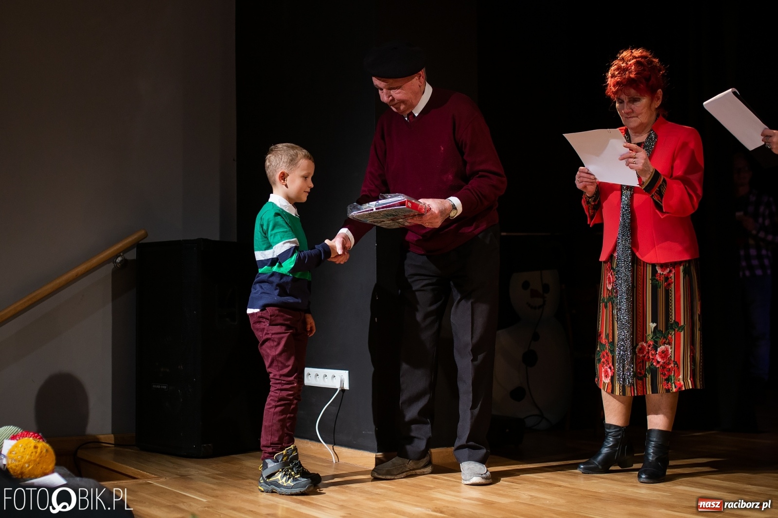 Zdjęcie w galerii na portalu naszraciborz.pl: Podsumowanie Powiatowego Konkursu Plastycznego Bombka wiadomości z regionu