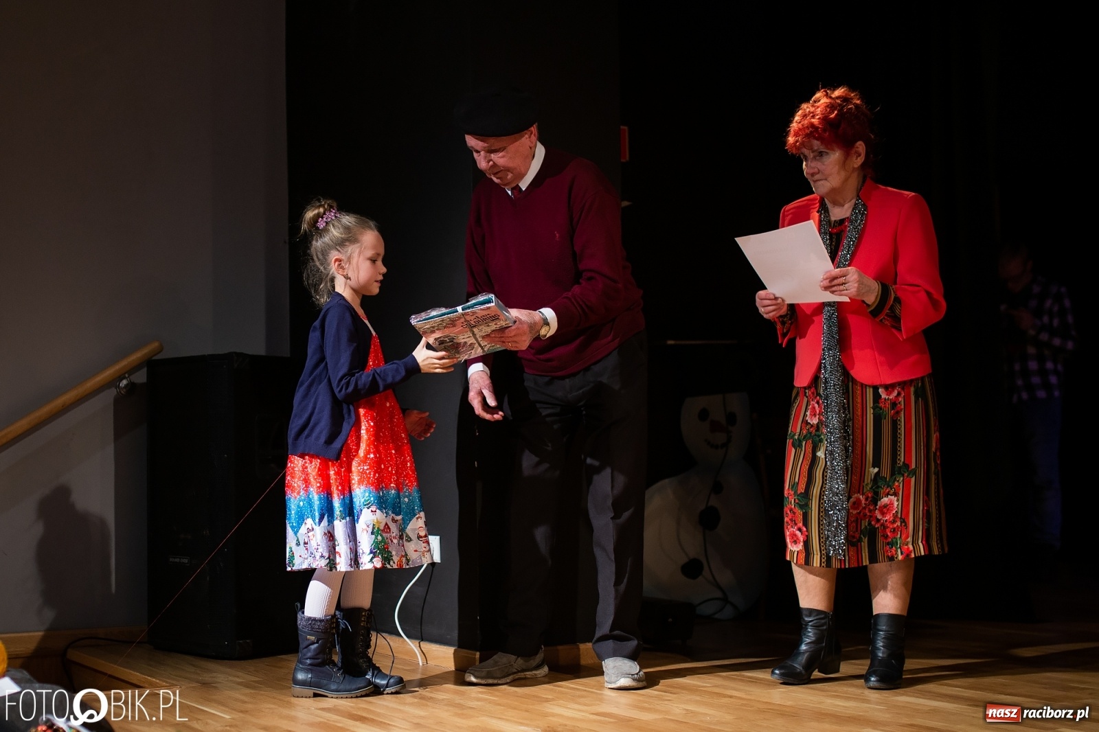 Zdjęcie w galerii na portalu naszraciborz.pl: Podsumowanie Powiatowego Konkursu Plastycznego Bombka wiadomości z regionu