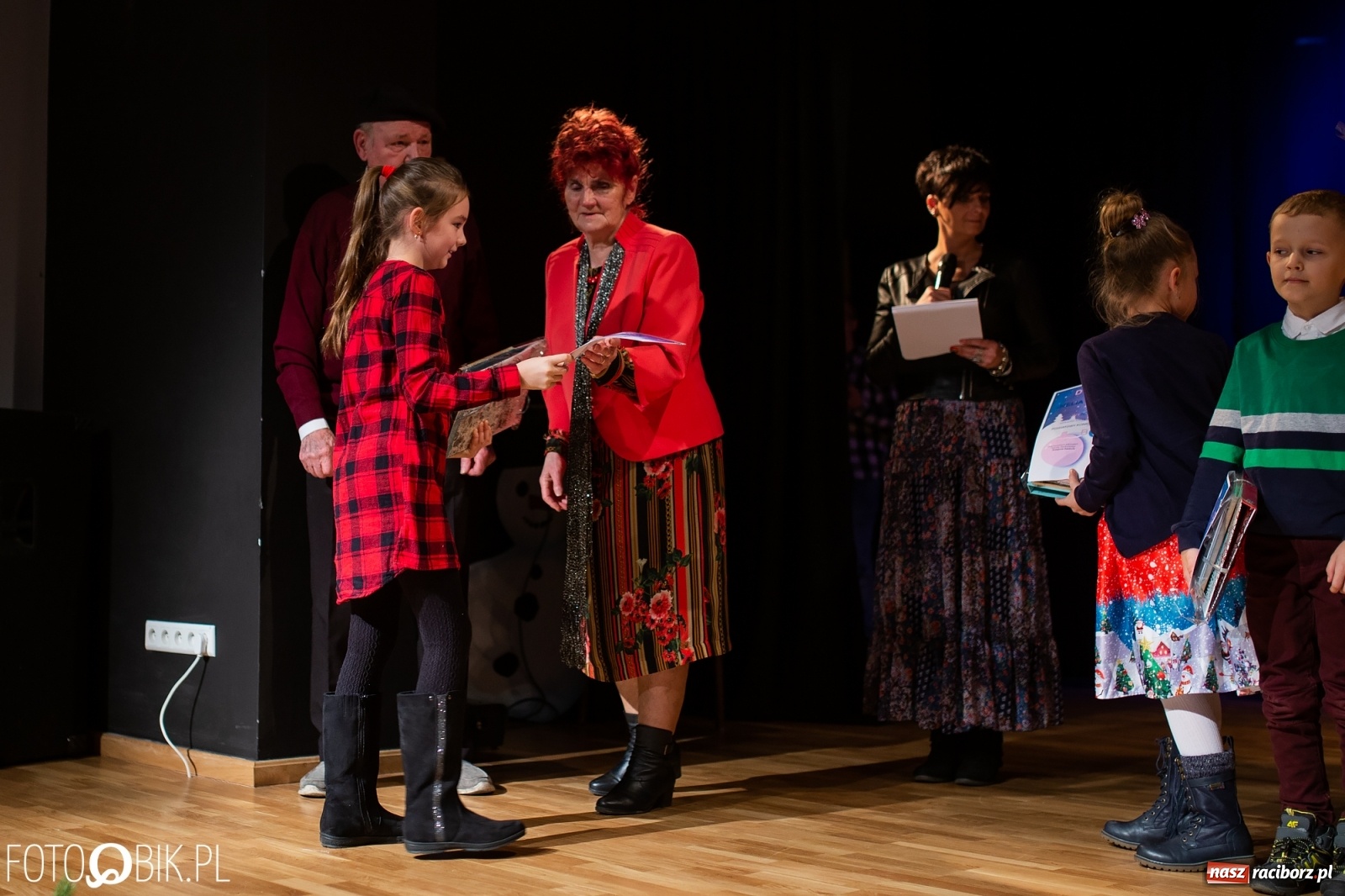 Zdjęcie w galerii na portalu naszraciborz.pl: Podsumowanie Powiatowego Konkursu Plastycznego Bombka wiadomości z regionu