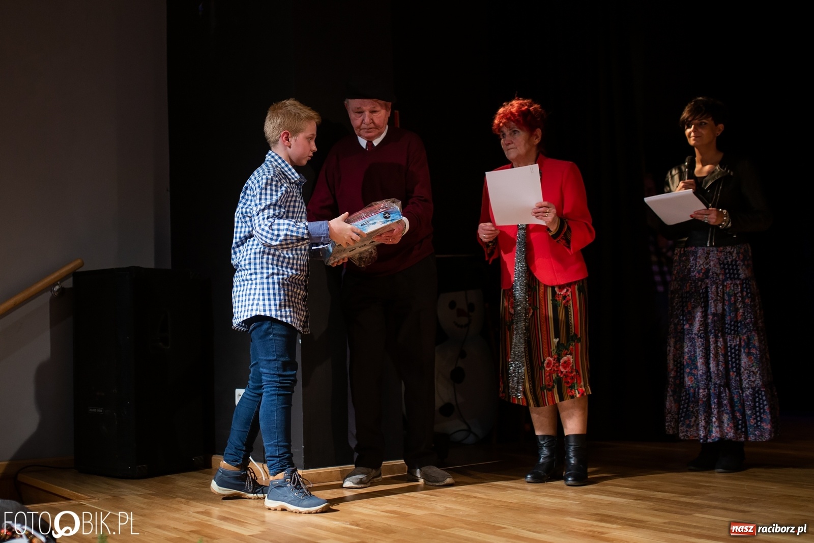 Zdjęcie w galerii na portalu naszraciborz.pl: Podsumowanie Powiatowego Konkursu Plastycznego Bombka wiadomości z regionu