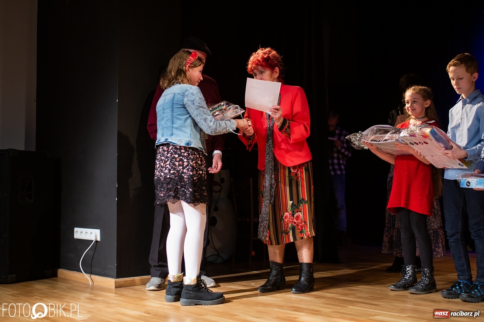 Zdjęcie w galerii na portalu naszraciborz.pl: Podsumowanie Powiatowego Konkursu Plastycznego Bombka wiadomości z regionu